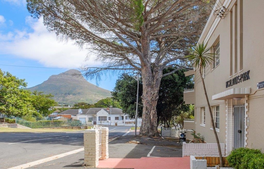 To Let 1 Bedroom Property for Rent in Vredehoek Western Cape